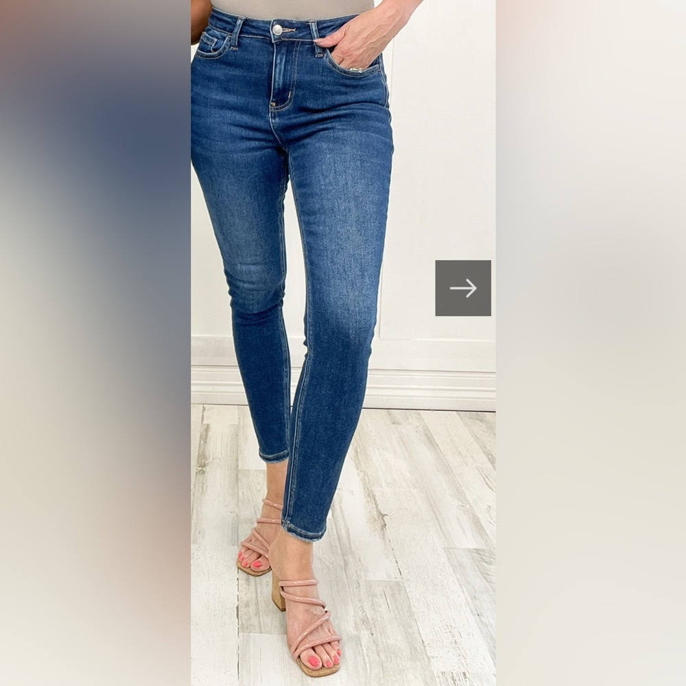 Vervel High Rise Non Distressed Ankle Skinny 
size 29